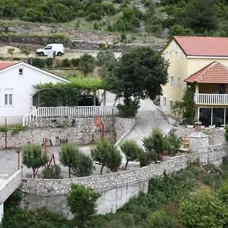 Val Neum