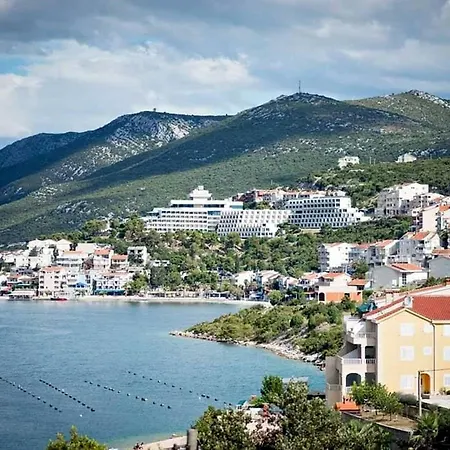 Val 4* Neum